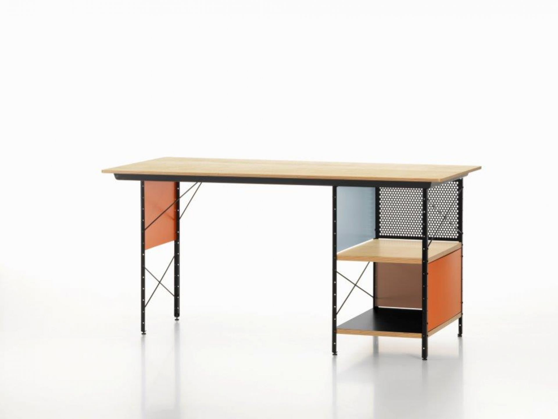 Vitra Eames Desk Unit EDU Schreibtisch mit hellem Holz, farbigen Paneelen und schwarzem Metallgestell.