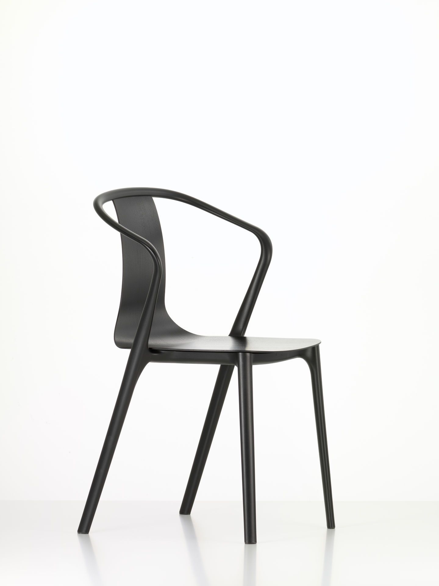 Schwarzer Belleville Armchair Plastic Stuhl von Vitra, moderner Designstuhl aus Kunststoff mit Armlehnen.