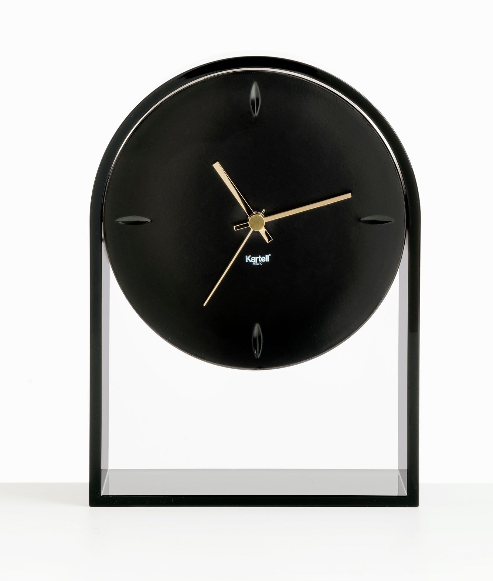 Schwarze Kartell Tischuhr "Air du Temps" mit goldenen Zeigern, modernes Design für Wohnzimmer.
