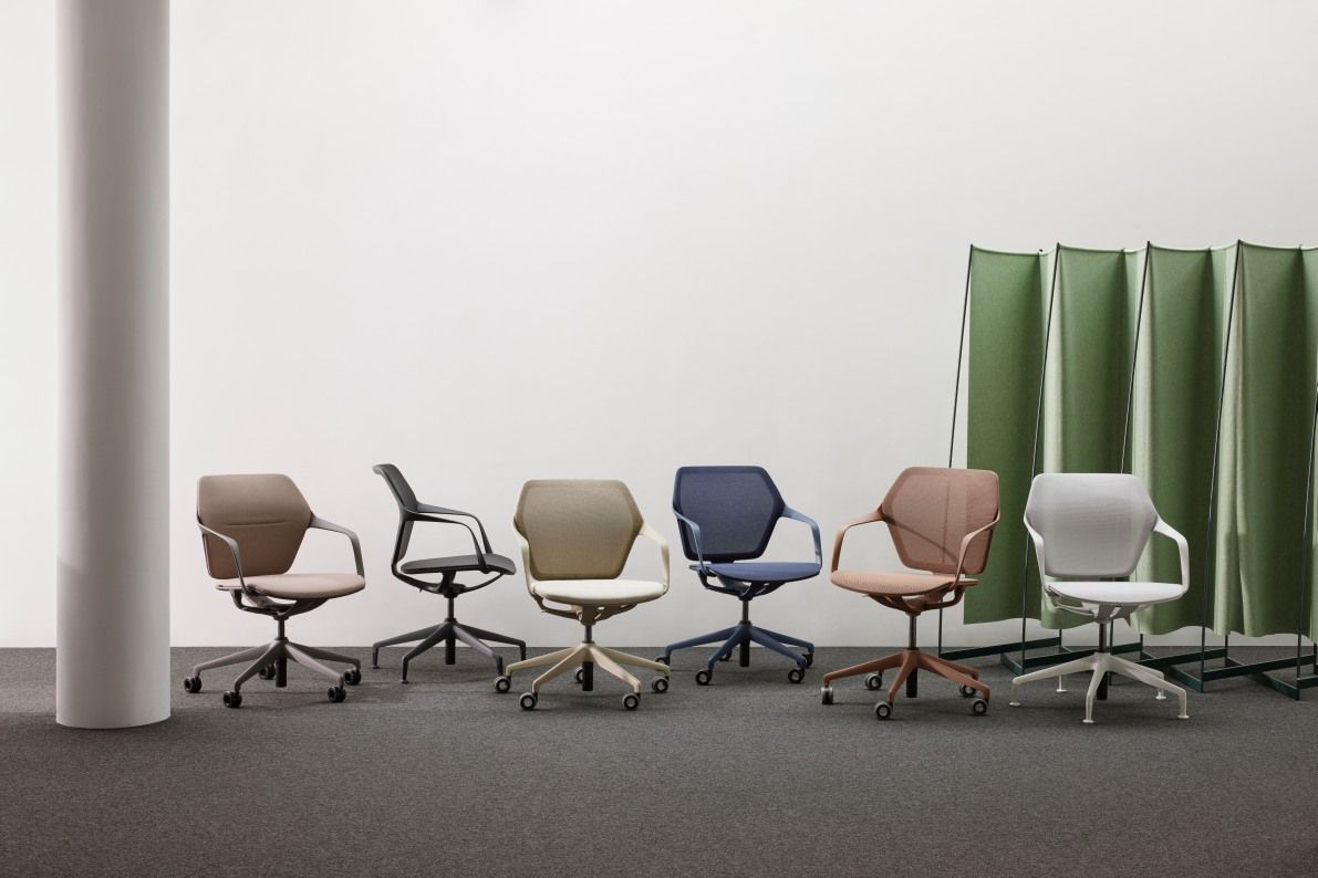 Ray Work Bürodrehstühle von Brunner in verschiedenen Farben und Ausführungen, ergonomische Bürostühle für modernes Bürodesign.