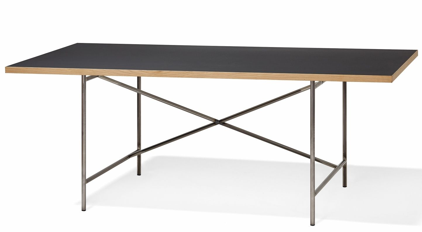 Eiermann Tisch von Richard Lampert mit schwarzer Tischplatte und verchromtem Stahlgestell, modernes Design für Büro und Zuhause.