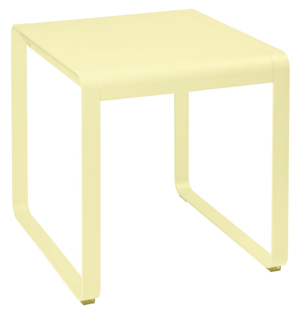 Heller, quadratischer Bellevie Outdoor Tisch von Fermob, ideal für Garten, Terrasse und Balkon.