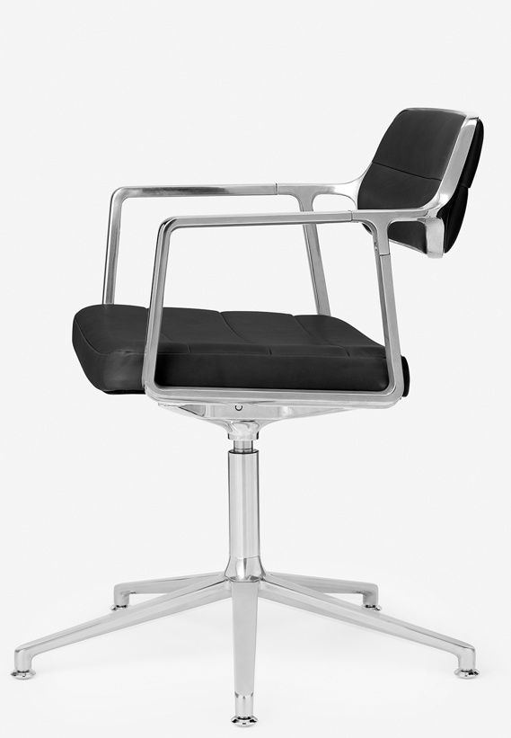Vipp 453+ / Vipp453+ Swivel Chair Draaistoel ZWART LEER / GEPOLIJST ALUMINIUM FRAME MET GLIJDERS Vipp UNIEKE EXEMPLAREN