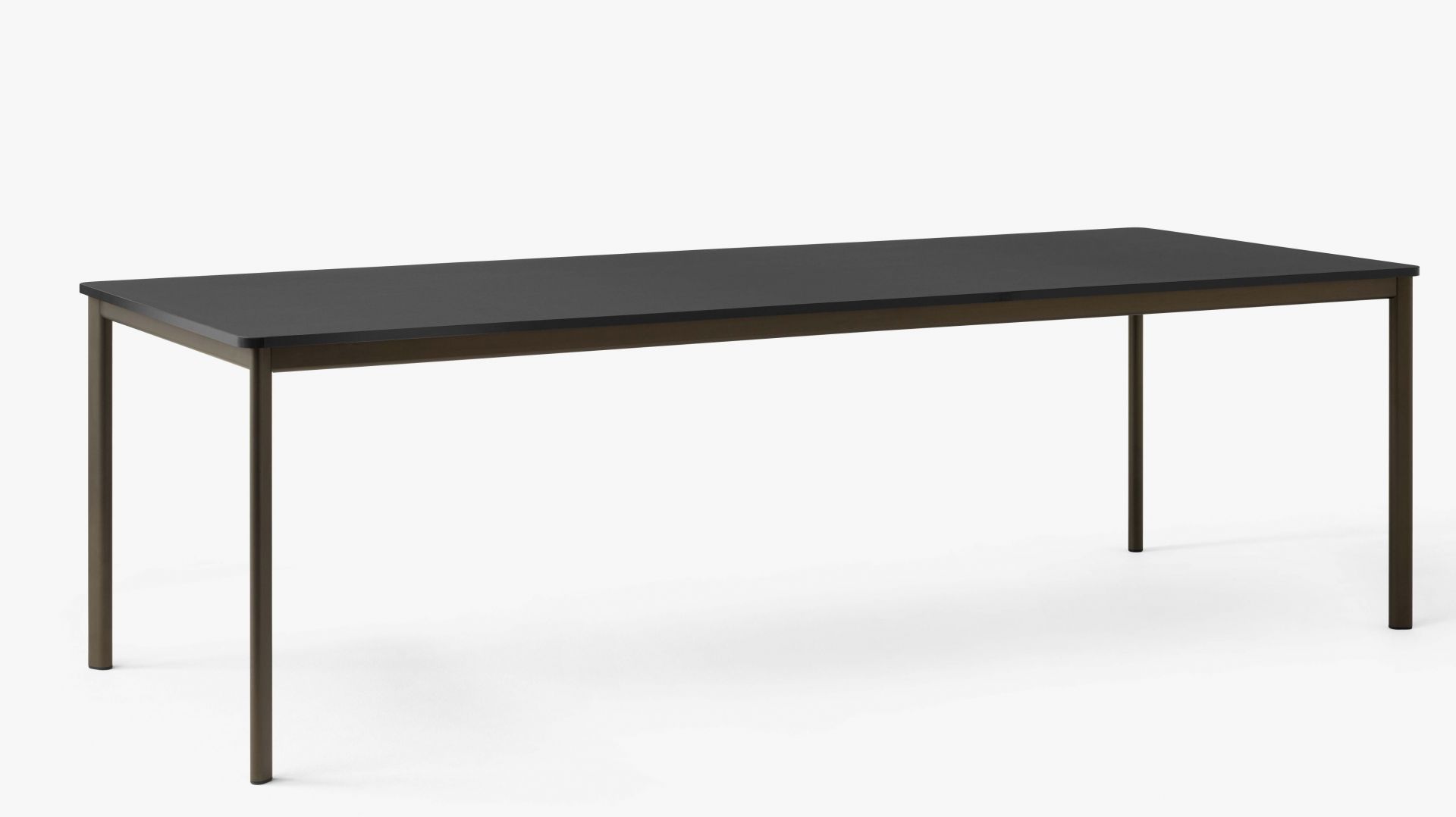 AndTradition Drip Table HW58 mit schwarzer Tischplatte und bronzefarbenem Metallgestell, rechteckiger Esstisch.