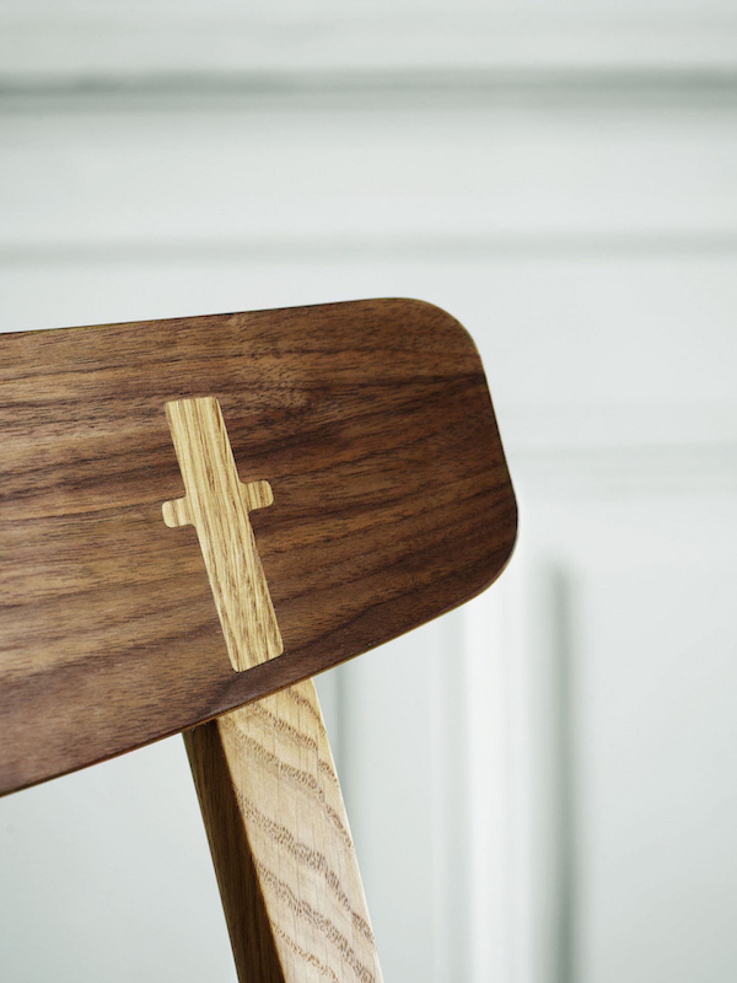 Detailaufnahme: CH23 Stuhl von Carl Hansen & Søn, Holzstuhl mit charakteristischer Holzverbindung.