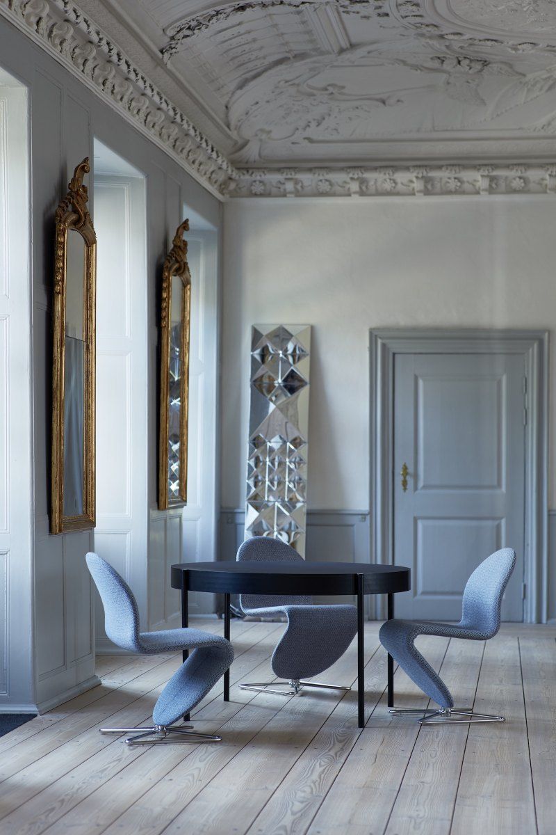 System 1-2-3 Dining Chair von Verpan mit rundem Fuß in stilvollem Interieur, skandinavisches Möbeldesign.