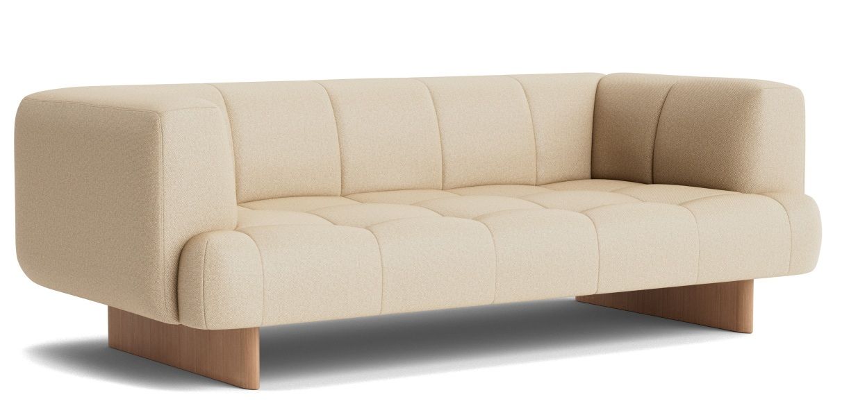 Beiges Quilton Sofa 2-Sitzer von Hay mit gesteppter Sitzfläche und Holzsockel, modernes Wohnzimmer Design.
