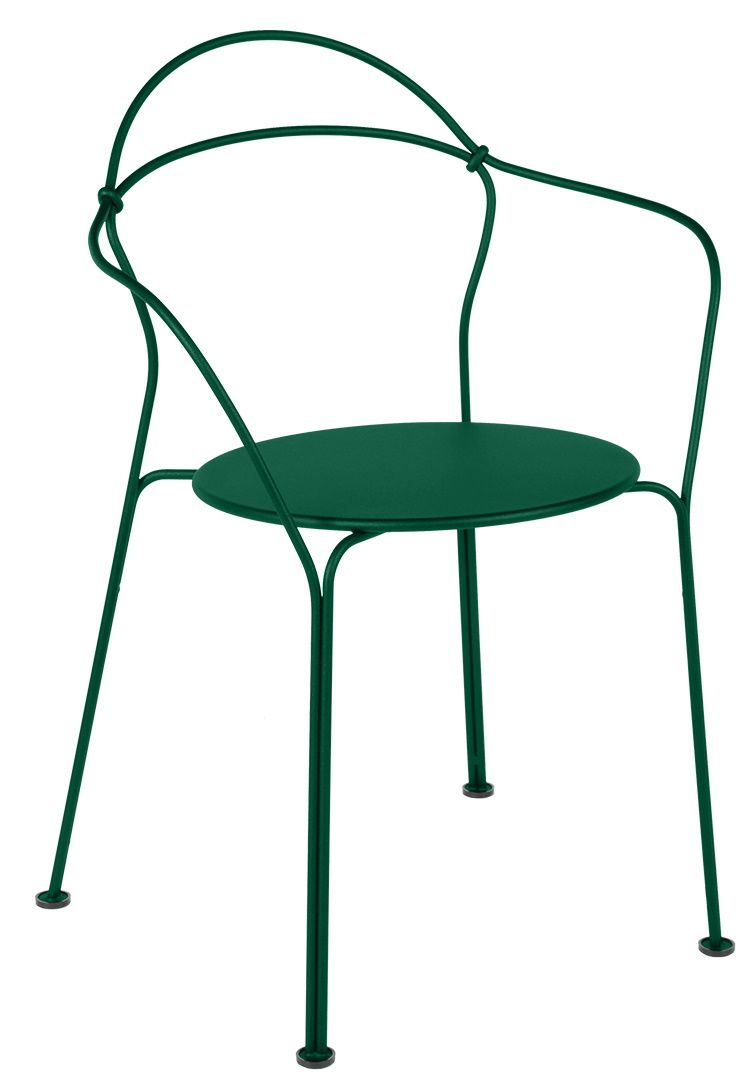 Grüner Airloop Sessel von Fermob für den Außenbereich, minimalistisches Design mit runder Sitzfläche.