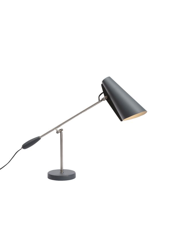 Graue Birdy Tischleuchte von Northern, skandinavisches Design mit verstellbarem Arm und konischem Lampenschirm.