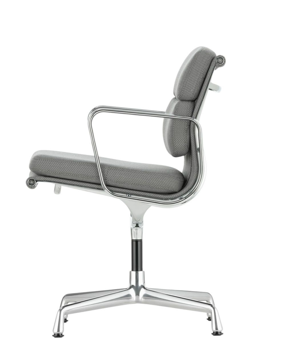 Vitra Soft Pad Chair EA207 in Grau, Bürostuhl mit Armlehnen und verchromtem Fußkreuz, Seitenansicht.