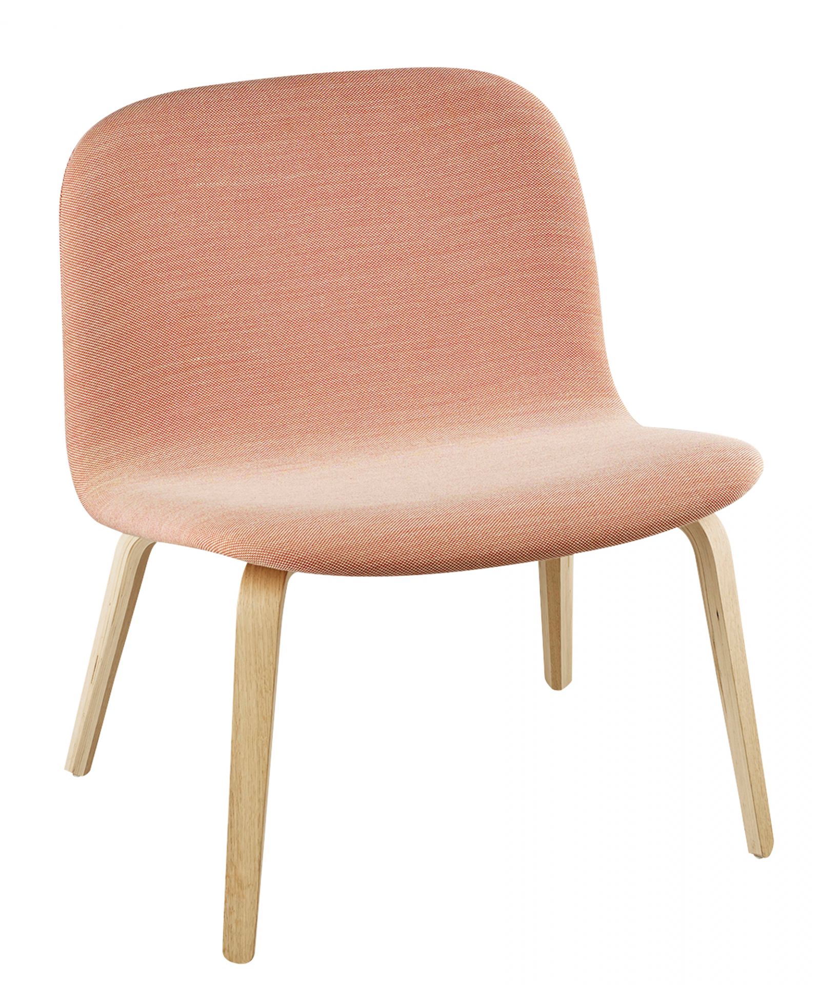 Visu Lounge Chair von Muuto mit orangefarbenem Stoffbezug und hellem Holzgestell, seitliche Ansicht.