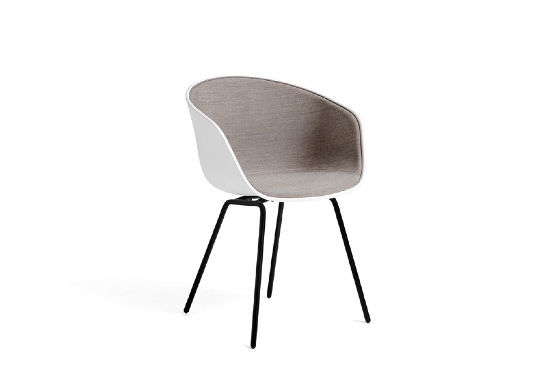 Hay AAC26 Stuhl mit weißer Schale, grauem Stoffbezug und schwarzem Vierfußgestell. Moderner Design Stuhl.