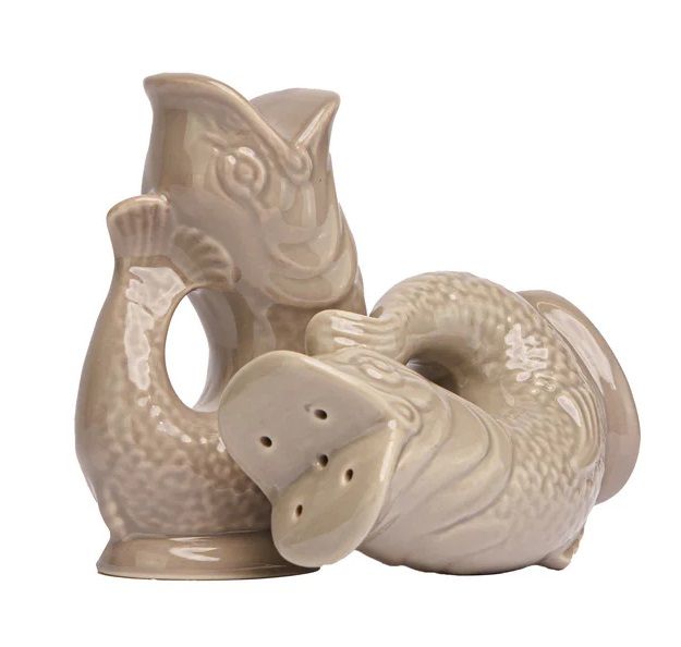 Gluggle Fisch Salz- und Pfefferstreuer Set aus Keramik in Taupe, modernes Küchendekor.
