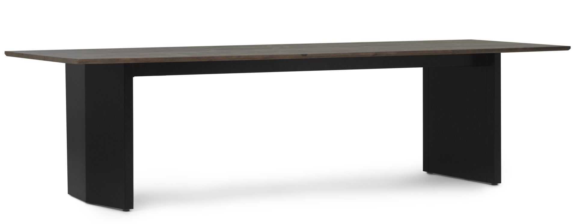 Normann Copenhagen Panel Tisch, Esstisch mit Holzplatte und schwarzem Untergestell, modernes Design.