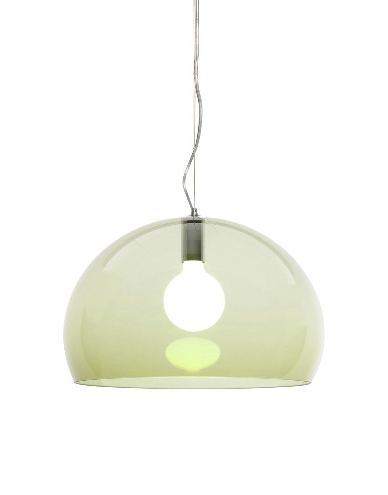 Nahaufnahme der Fly Pendelleuchte von Kartell in Olivgrün, eine moderne Hängelampe.