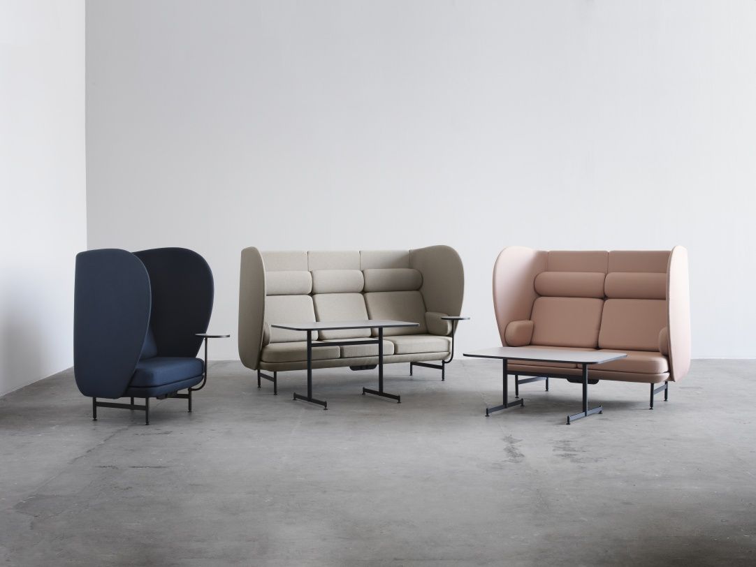 JH1002/JH1003 Plenum Sofa von Fritz Hansen: 2-Sitzer, 3-Sitzer und Sessel in verschiedenen Farben.