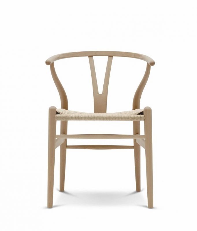 CH24 Wishbone Chair aus geölter Buche von Carl Hansen & Søn, Frontansicht.