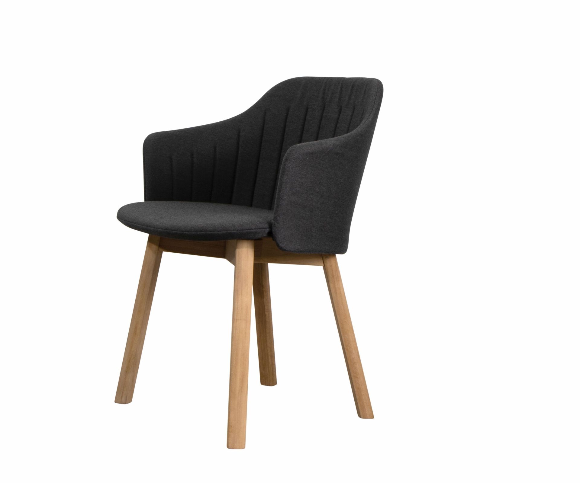 Choice Stuhl mit Cane-Line Rückenbezug in Anthrazit und Holzbeinen, modernes Möbeldesign.