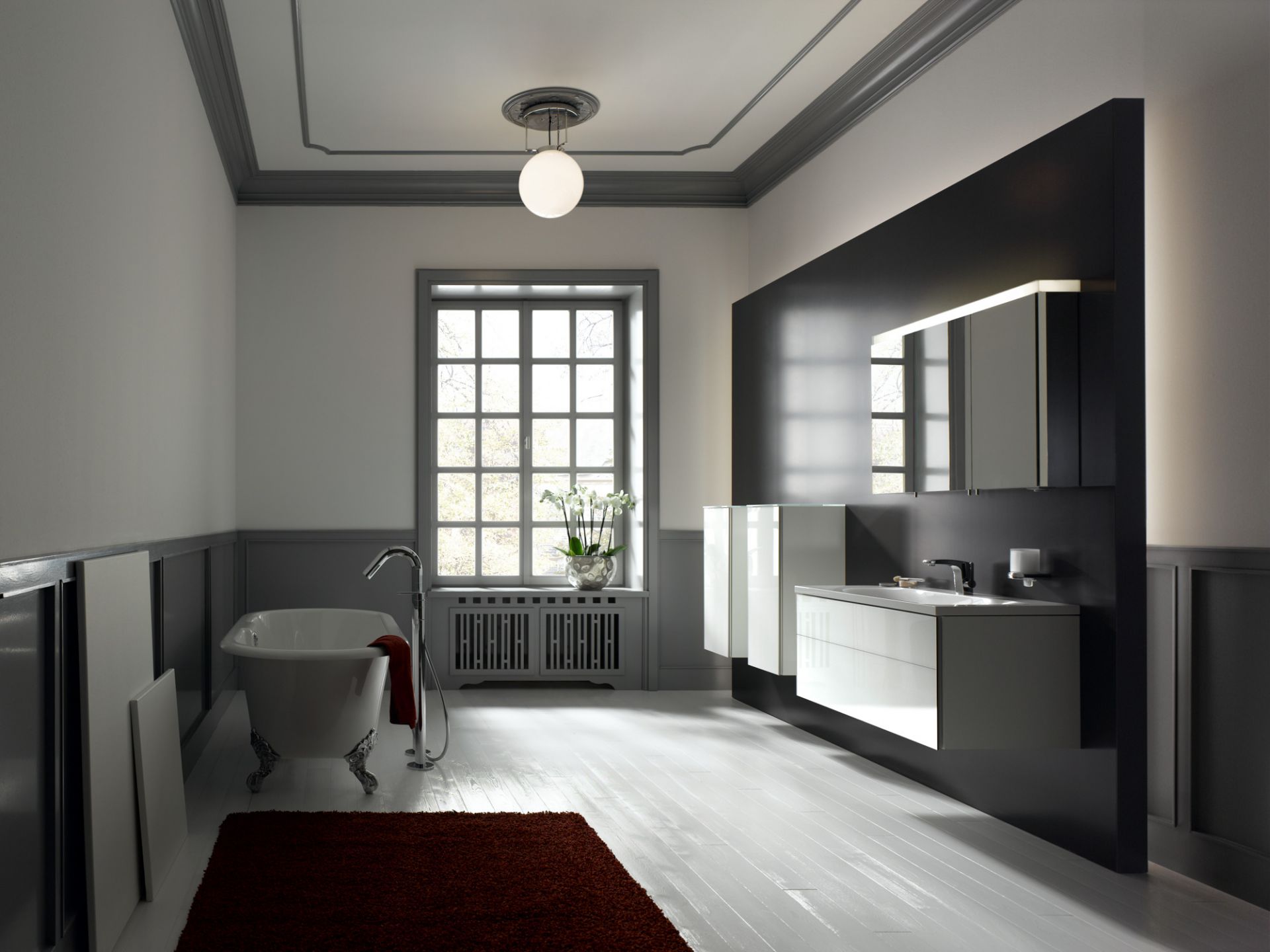 DMB 26 Bauhaus Deckenleuchte von Tecnolumen, 40 cm Durchmesser, in einem modernen Badezimmer.
