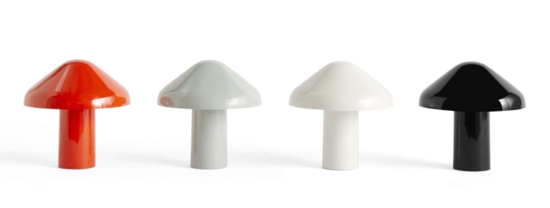 Vier Pao Portable Lamp Akkuleuchten von Hay in Rot, Grau, Weiß und Schwarz.