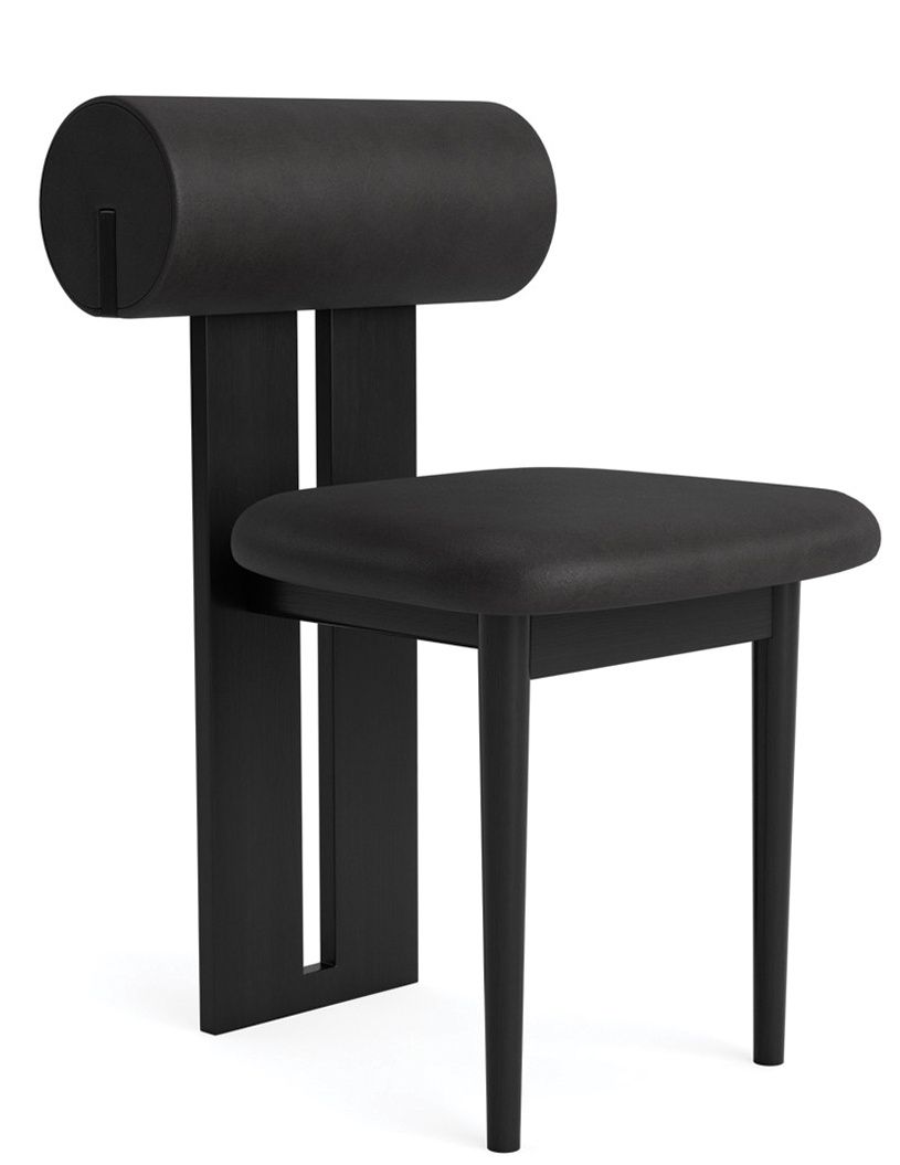 Schwarzer Hippo Stuhl von NORR11: Moderner Esszimmerstuhl mit abgerundeter Rückenlehne und minimalistischem Design.
