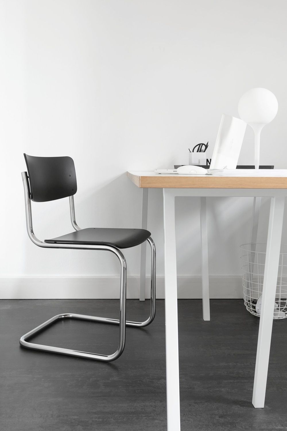 S 43 Klassieke stalen buisstoel met vrijdragende poten CHROOM/ZWART Thonet VOORKEURSCOMBINATIE
