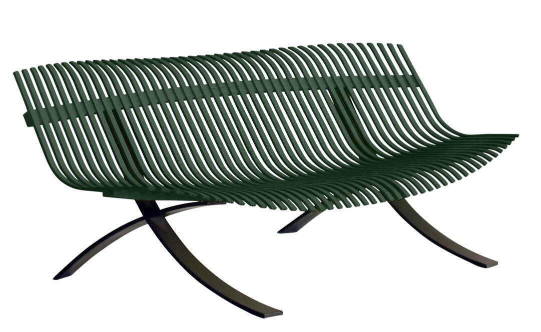 Grüne Charivari Gartenbank von Fermob, Outdoor-Möbel mit geschwungenem Design und Metallgestell.