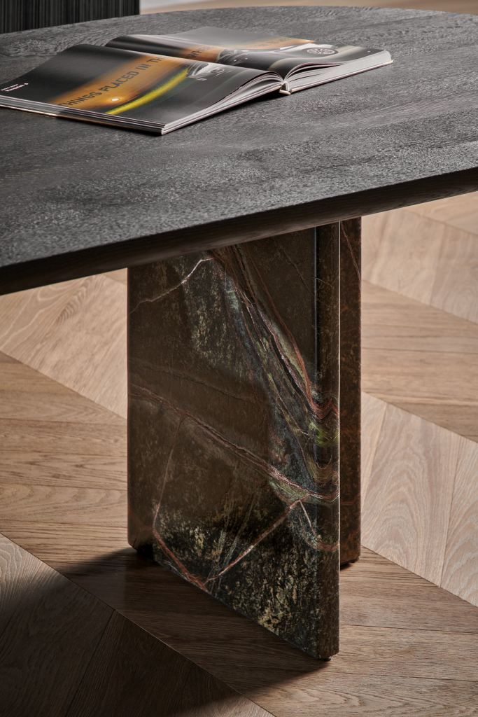 BC17 T-Rox ovale eettafel Janua 