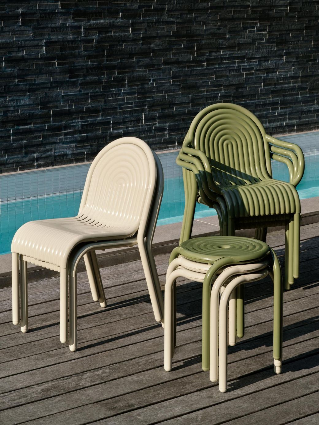 Groove Outdoor-kruk Putty van Tom Dixon