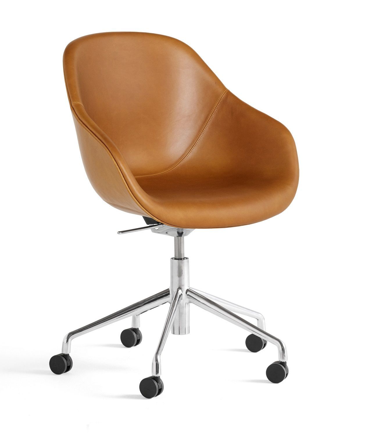 Brauner Hay About a Chair AAC155 Soft Duo Bürostuhl mit Chromgestell und Rollen.