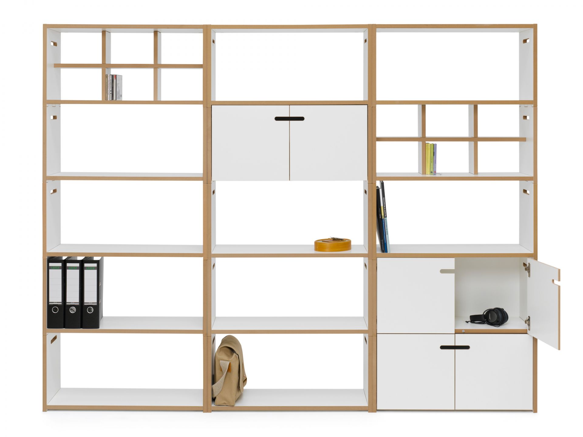 Tojo Hochstapler Regal Anbaumodul mit weißen Türen, flexibel erweiterbares Regalsystem aus Holz, teilmontiert und individuell gestaltbar.