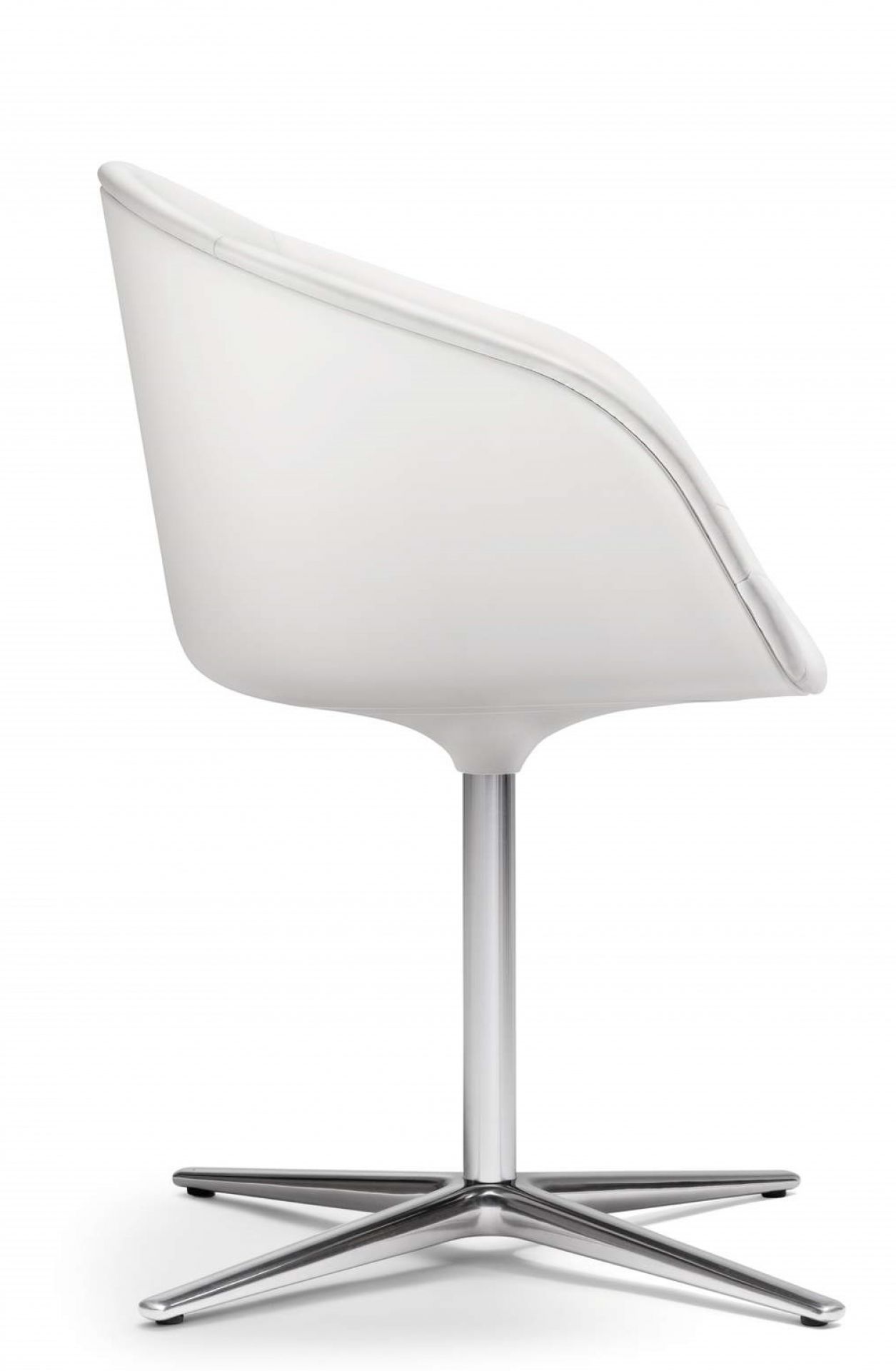Weißer Kyo Sessel von Walter Knoll mit Drehfuß aus Aluminium, modernes Design für Büro und Wohnbereich.