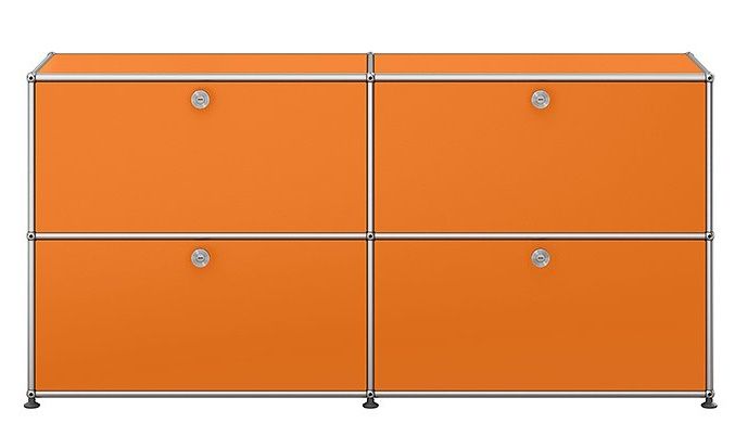 USM Haller Sideboard in Reinorange mit vier Klappen, modernes Designmöbel für stilvolle Wohnräume und Büros.