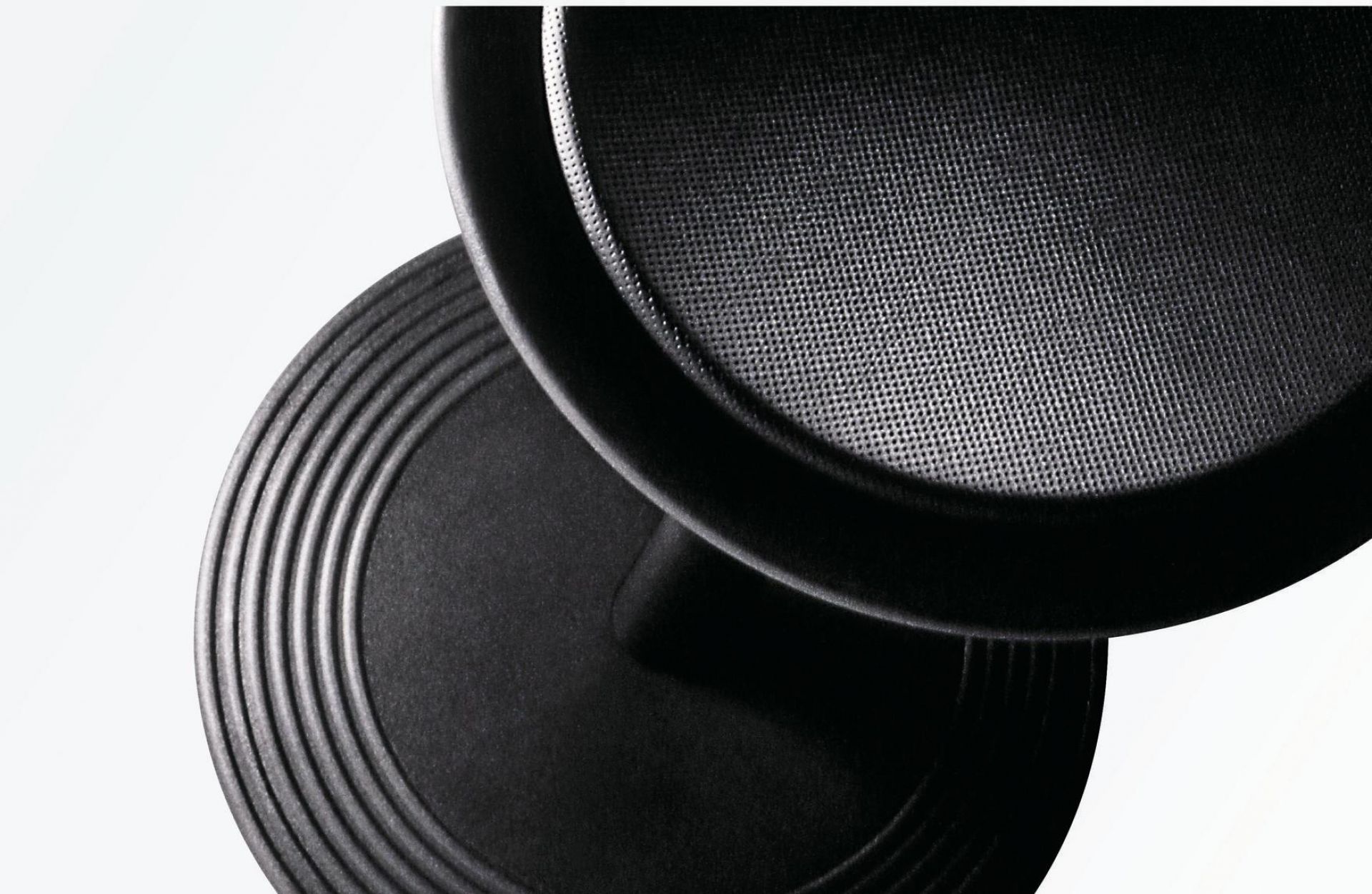Detailaufnahme des schwarzen Stitz Sitz- / Stehhockers von Wilkhahn, ergonomischer Bürohocker für dynamisches Sitzen.