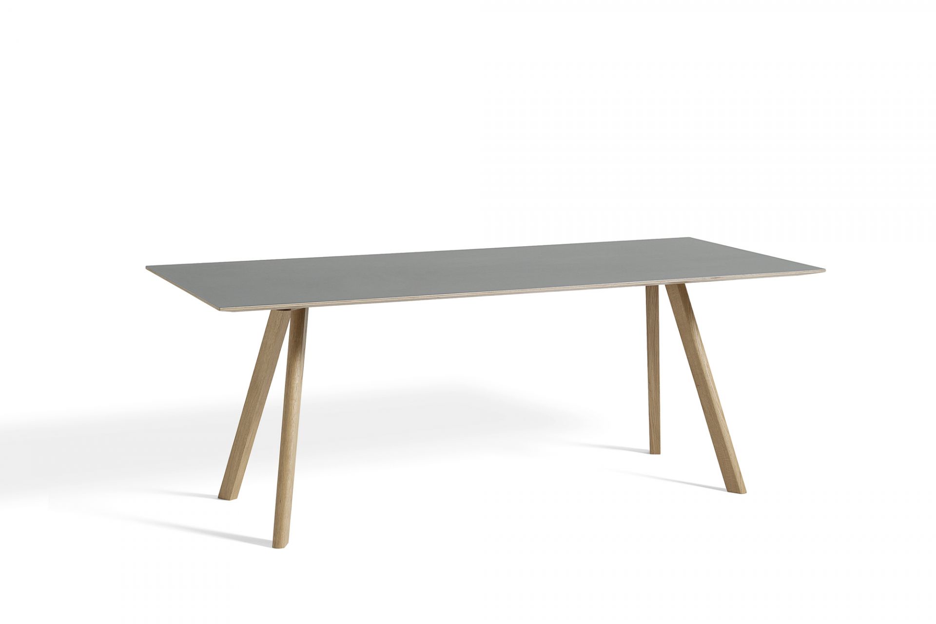 Copenhague Table CPH 30 von Hay, Esstisch mit grauer Tischplatte und Holzbeinen.
