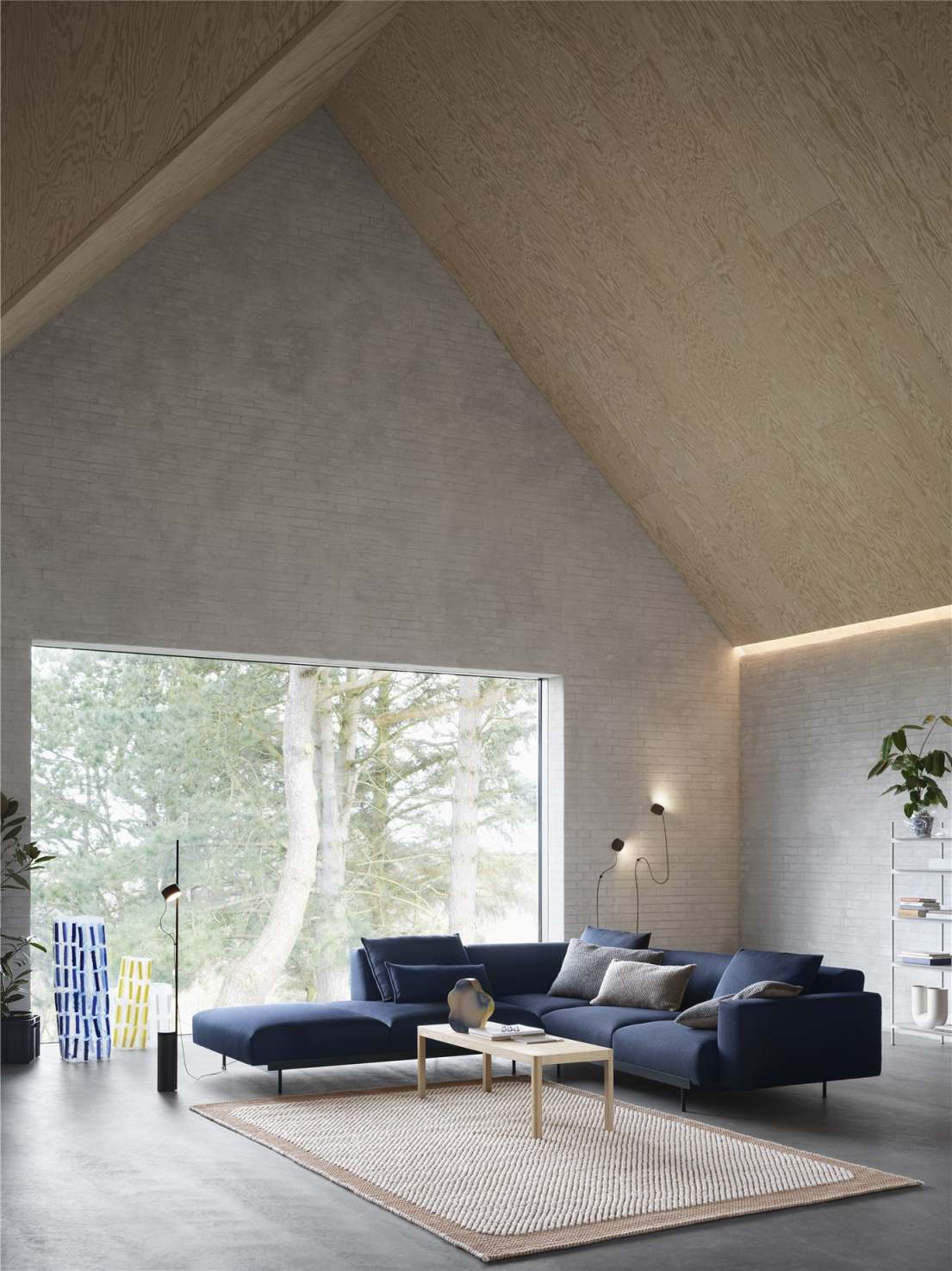 Post vloerlamp van Muuto