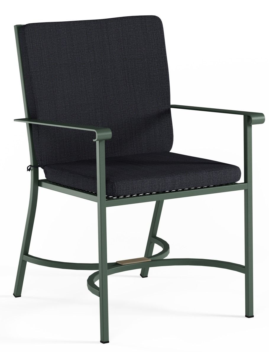 Collier C/1250 Outdoor Stuhl von Emu mit dunkelgrauen Sitz- und Rückenkissen für Garten und Terrasse.