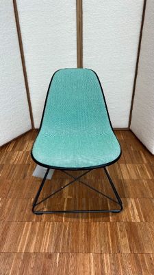 Eames Plastic Side Chair LSR Volledig gestoffeerde stoel Vitra TENTOONSTELLINGSSTUK