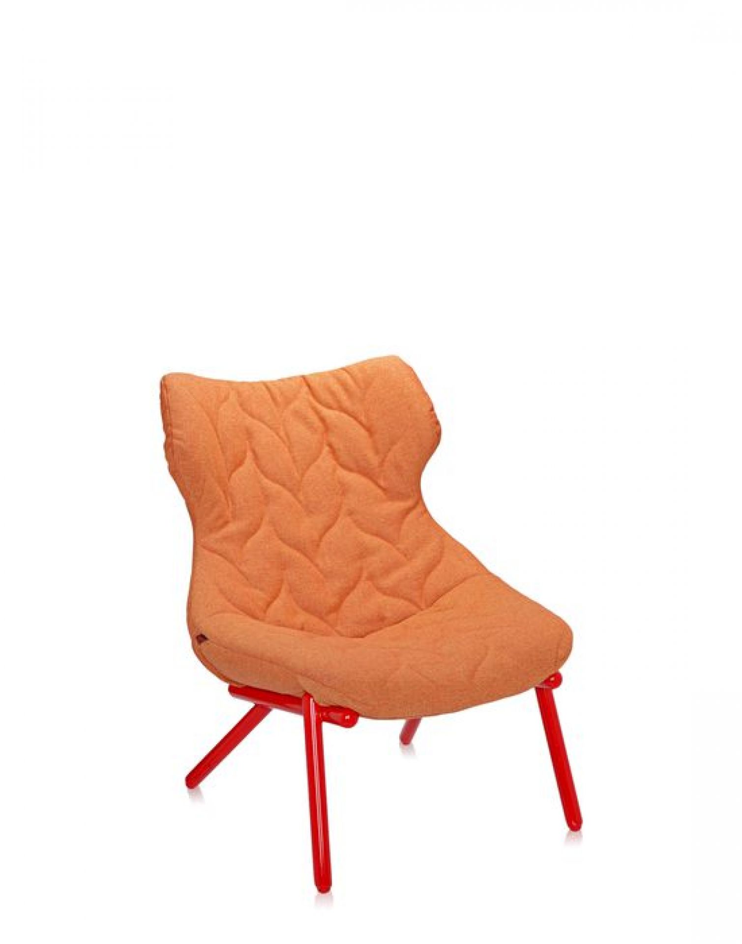 Oranger Kartell Foliage Sessel mit gestepptem Muster und roten Beinen, modernes Design für Wohnzimmer.