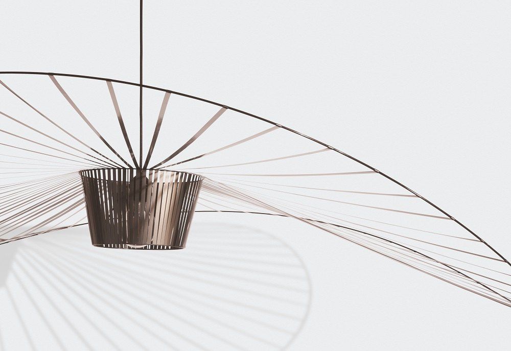 Detailaufnahme der Vertigo Pendelleuchte von Petite Friture in Bronze, modernes Design für Wohnzimmer und Esszimmer.