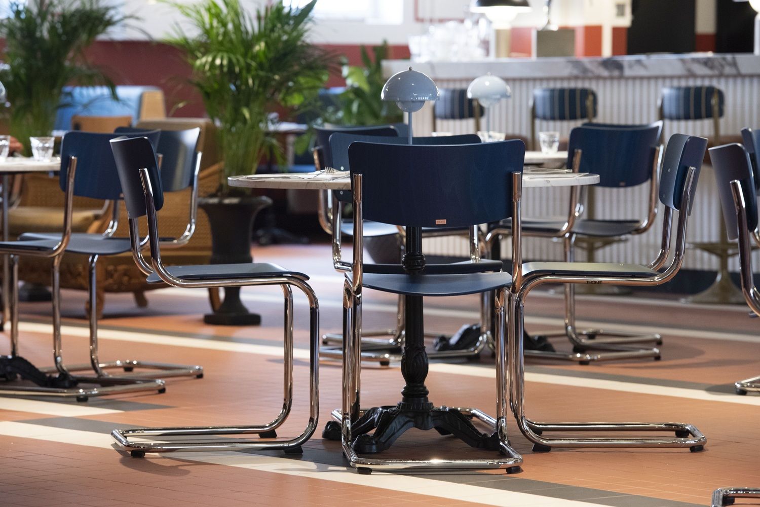 S 43 Klassieke stalen buisstoel met vrijdragende poten CHROOM/ZWART Thonet VOORKEURSCOMBINATIE