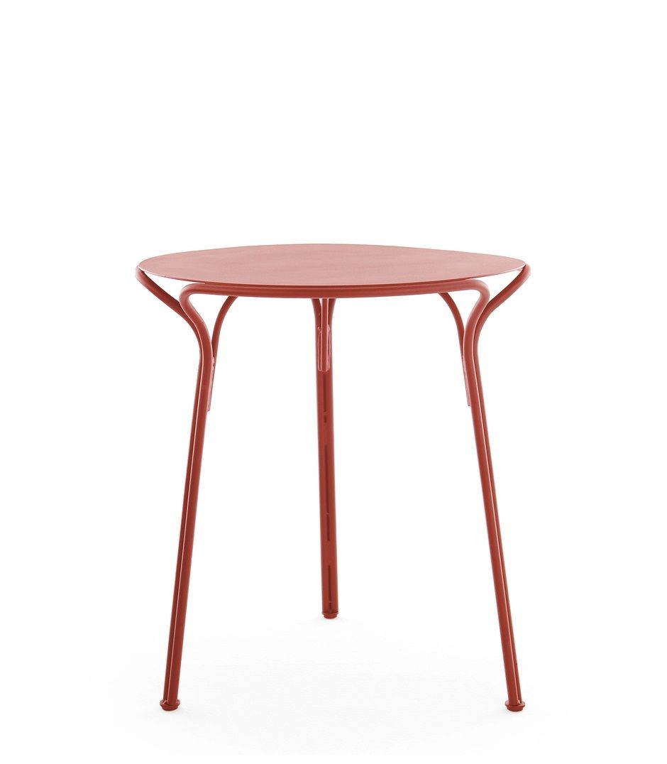 Roter Hiray Tisch von Kartell für den Außenbereich, runder Gartentisch mit filigranem Stahlgestell.