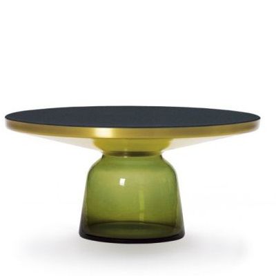 Bell Coffee Table Couchtisch von ClassiCon: Olivgrüner Glasfuß, Messingring und dunkle Tischplatte.
