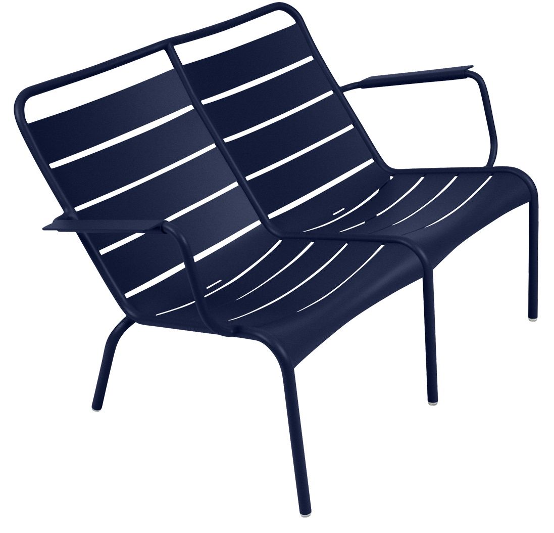 Blauer Luxembourg Tiefer Sessel Duo von Fermob für den Außenbereich, modernes Design mit Armlehnen.