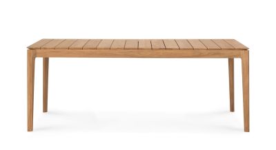 Bok Outdoor Tisch von Ethnicraft: Ausziehbarer Gartentisch aus Teakholz mit Lattenrost-Tischplatte und schlanken Beinen.