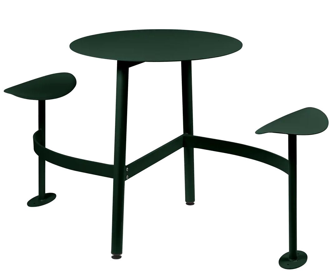 Bolder 2-Sitzer-Tisch von Fermob in Waldgrün, ideal für den Outdoor-Bereich, mit integrierten Sitzflächen.