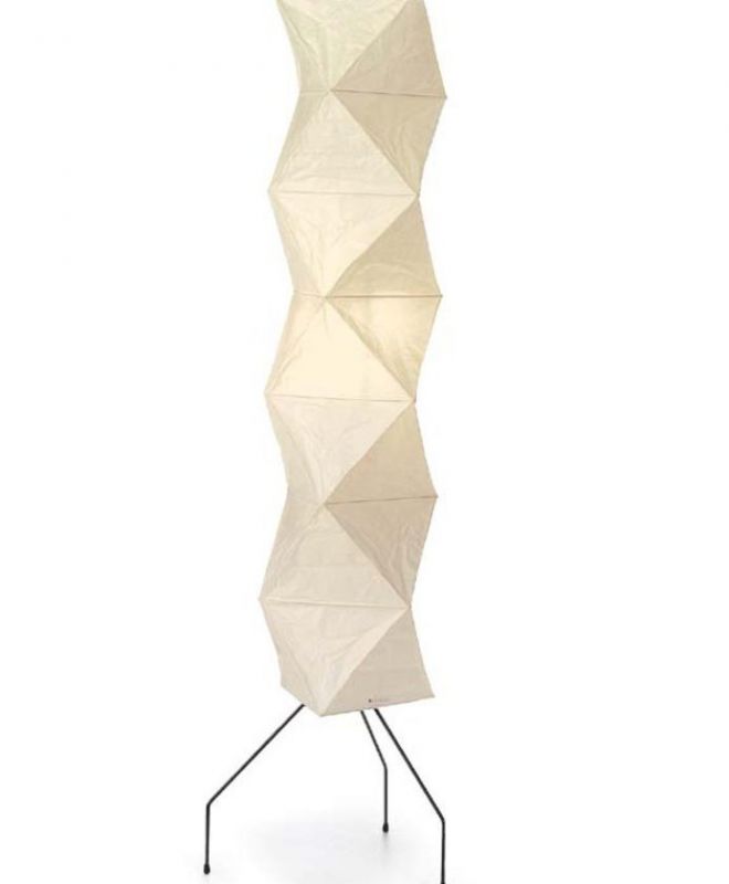 Akari Stehleuchte UF4-L8 von Vitra mit geometrischem Lampenschirm aus Papier und schwarzem Metallfuß.