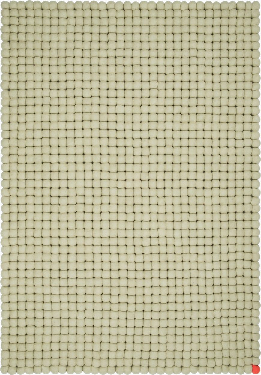 Rechteckiger Filzteppich "Big One" in Grünbeige, 180x260 cm, aus Filzkugeln gefertigt. Gemütlicher Teppich für Wohnräume.