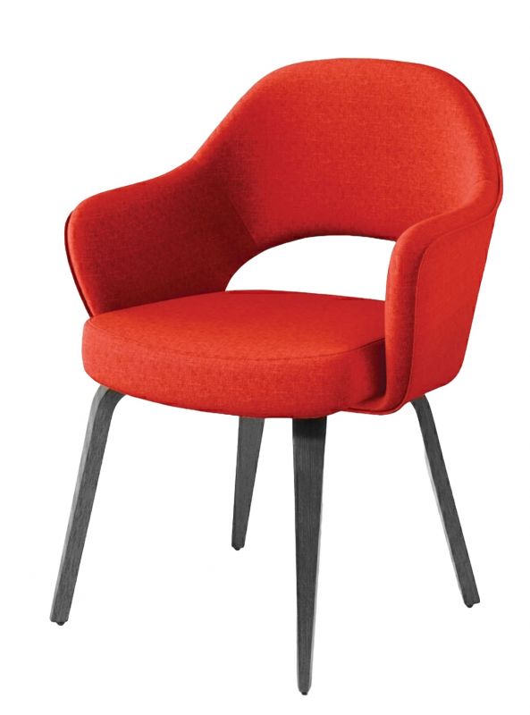 Roter Saarinen Conference Chair mit Armlehnen von Knoll International, Stoffbezug und Holzbeinen.