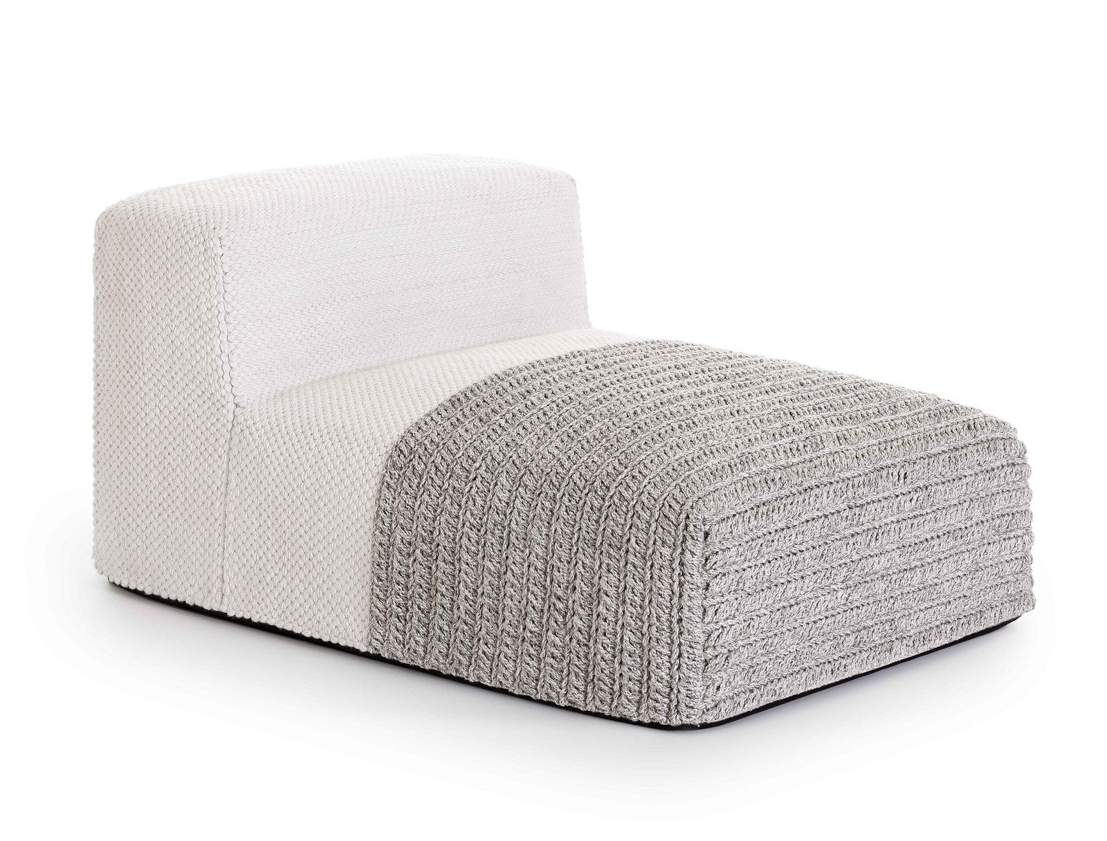 Mangas Outdoor Modules Sessel: Weißer Outdoor Sessel mit grauem Strickmuster für Garten und Terrasse.